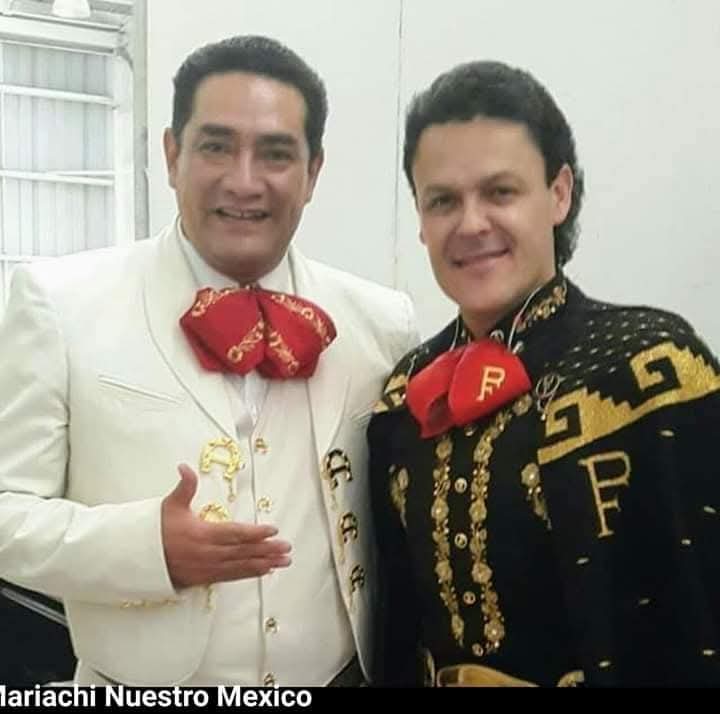 Pedro Fernández con el Mariachi Camperos 2000